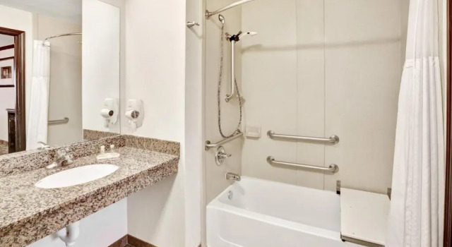 Двухместный номер Accessible Standard Days Inn by Wyndham Oklahoma City/Moore