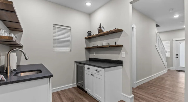 Коттедж с видом на город Uptown Elegant Escape | JZ Vacation Rentals