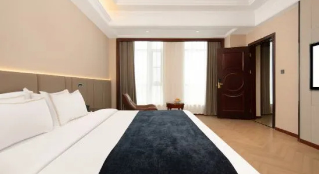 Люкс Comfort Vienna International Hotel (Huai'an Wuyue Plaza Hexia Ancient Town)