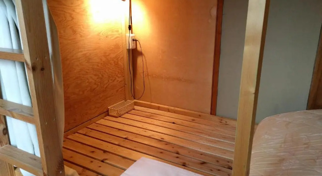 Кровать в общем номере (женский номер) Local Knot Backpackers