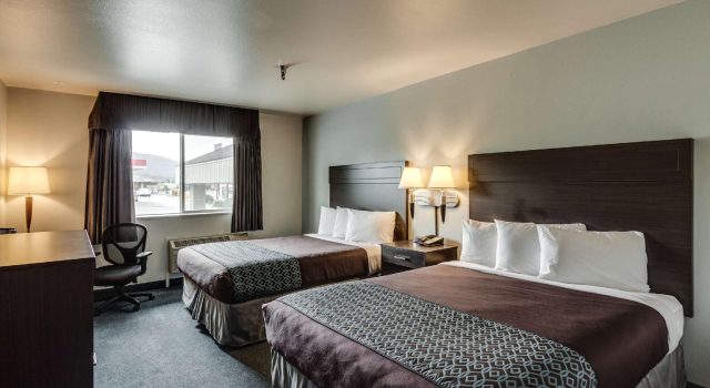 Четырёхместный номер Standard SureStay Plus Hotel by Best Western Post Falls