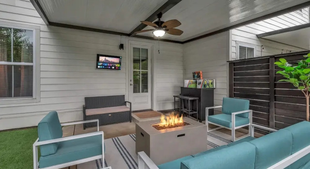 Rooftop Large Backyard Fire Pit Near Downtown Nashville