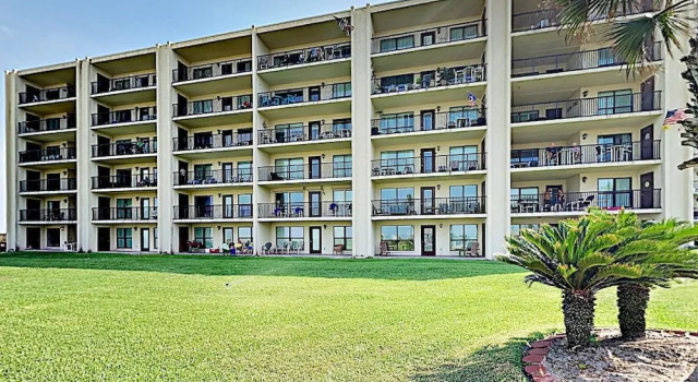Beachfront at Saida II #303 - 2 Br Condo, Rezerwuj Hotel Hotele w Padre Island z basenem, Basen