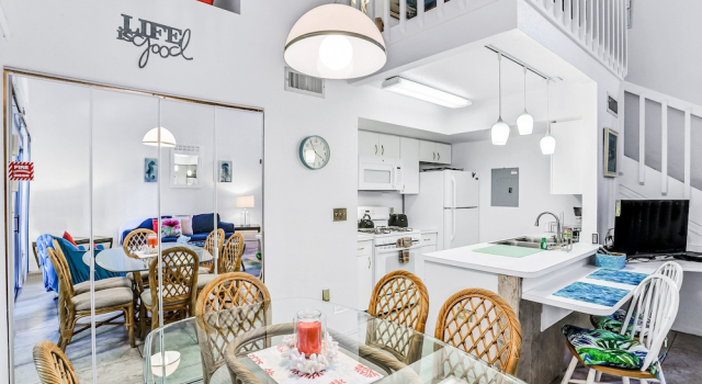 Коттедж Breezy Townhouse With a Pool, hot Tub, Patio, Central AC, and Washer/dryer