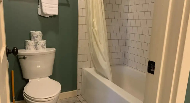 Коттедж с 4 комнатами Kanuga Inn & Lodging