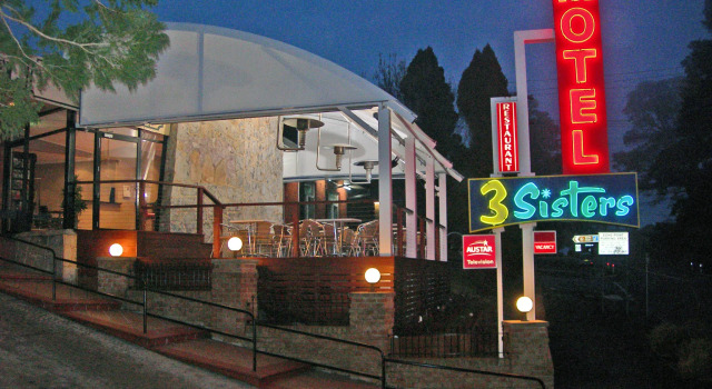 Кровать в общем номере 3 Sisters Motel