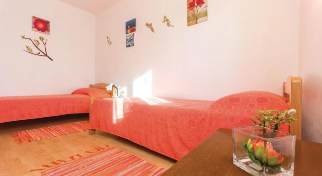 Stunning Home in Liznjan With Wifi and 2 Bedrooms