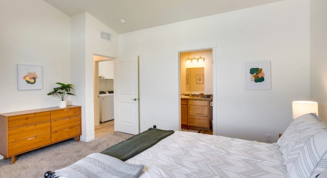 Коттедж Sleek Montrose Home w/ Patio & Yard < 2 Mi to Town