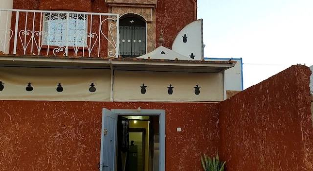 12 Km Surf house