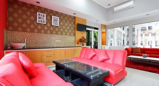 RedDoorz near Solo Square 3