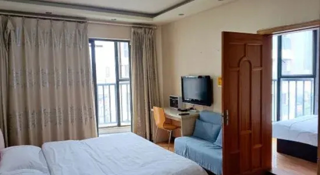 Люкс Yinglun Hotel (South Asia High Courtyard Branch)