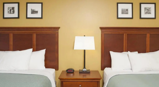Четырёхместный номер Standard Country Inn & Suites by Radisson, Holland, MI