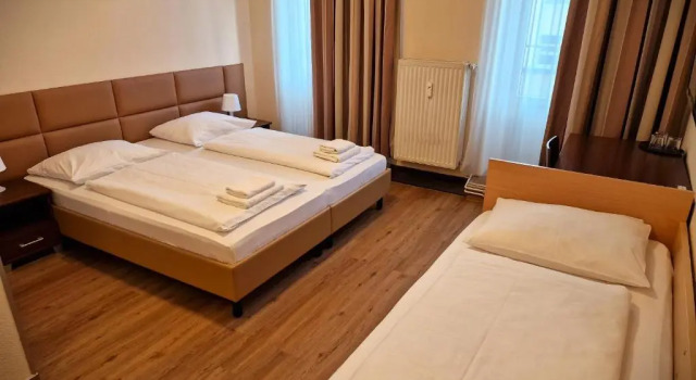 Трёхместный номер Standard Mikon Eastgate Hotel
