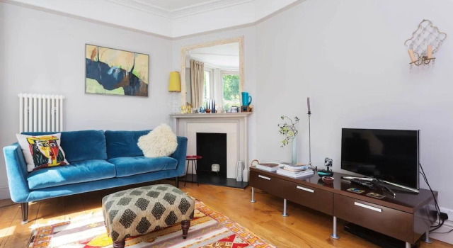 Veeve - Highbury Crescent, Забронировать Отель Ислингтон Лондон, рядом с Картезианский монастырь