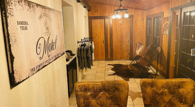 THE VAQUERO MOTEL, Забронировать Мотель Бандера Texas Hill Country, рядом с Bandera City Park