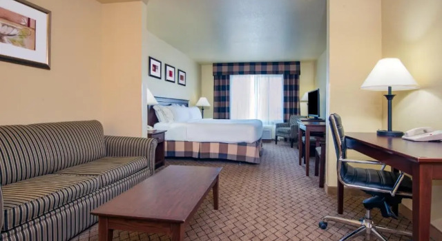 Люкс Holiday Inn Express Hotel & Suites El Dorado by IHG