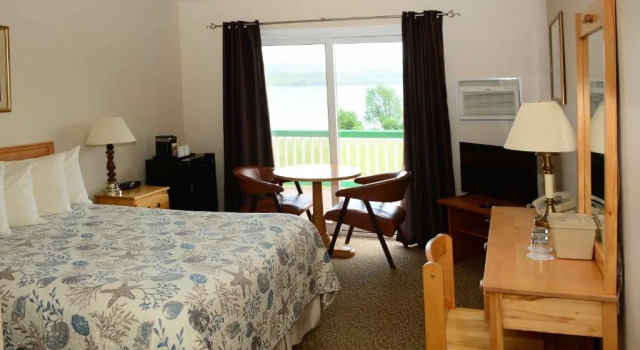 Двухместный номер Standard с видом на озеро Cabot Trail Motel