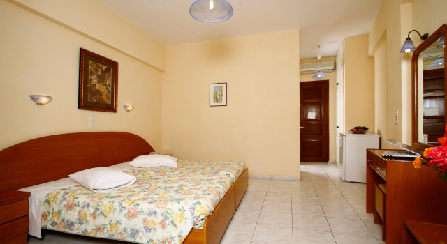 Bintzan Inn, Rezerwuj Hotel Hotele i noclegi w Kynopiastes, Hotel