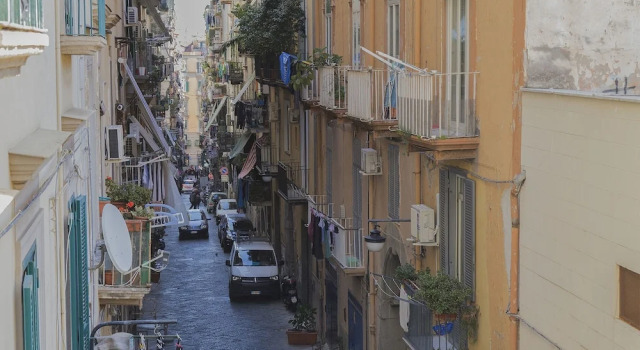 Italianway - Via Sant'Anna di Palazzo 35 B, Buchen Sie Hotel Plebiscito Neapel
