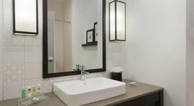 Четырёхместный номер Standard Country Inn & Suites by Radisson, Enid, OK