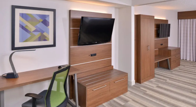 Двухместный люкс Holiday Inn Express & Suites Indianapolis Dtn-Conv Ctr Area by IHG