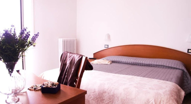 Hotel 2 Palme, Забронировать Отель Отели в центре Торри-дель-Бенако, в центре