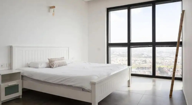 Luxury Penthouse on High Floor with Hot Tub, Prenota Appartamento Bat Yam Tel Aviv Distretto