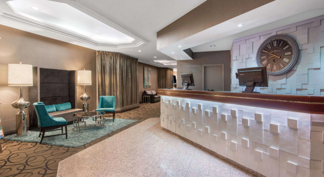 Ramada Plaza by Wyndham Niagara Falls, Buchen Sie Hotel Hotels in New York State mit Pool, Schwimmbad