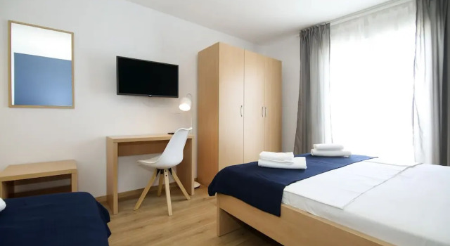 Beach Rooms Split, Забронировать Отель Отели Подстраны 3 звезды, рядом с Частный Пляж «Вилла Палмс Апартментс Никса Рузич», 3*
