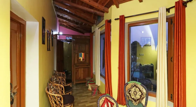 OYO 10196 Home 4BHK Villa Raghav Heritage Mukteshwar, Varaa Villa Hotellit Uttarakhand pysäköinnillä, Pysäköinti
