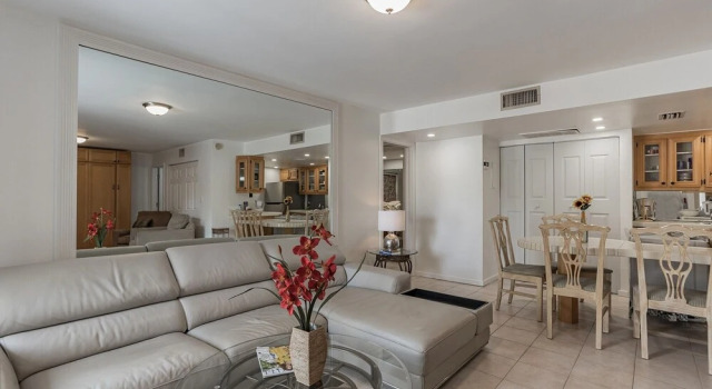 Cozy Minium In Quiet Gated Community In Palm Beach Lakes 2 Bedroom Condo by RedAwning, Rezerwuj Hotel Hotele w Palm Beach County z basenem, Basen