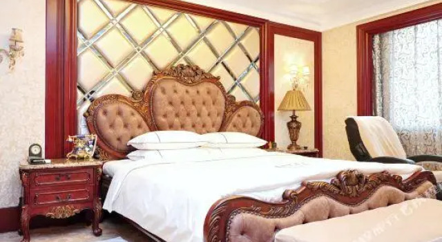 Люкс Executive Royal International Hotel