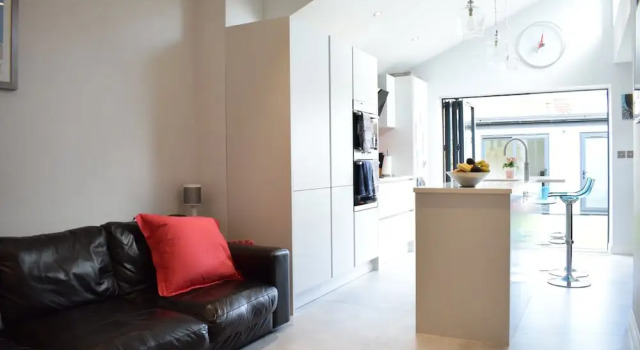 Modern Family Home Near Wimbledon With Garden