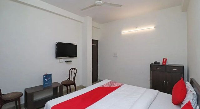 OYO 29707 Hotel Gwalior Pride, Забронировать Отель Отели штата Махараштры 3 звезды, 3*