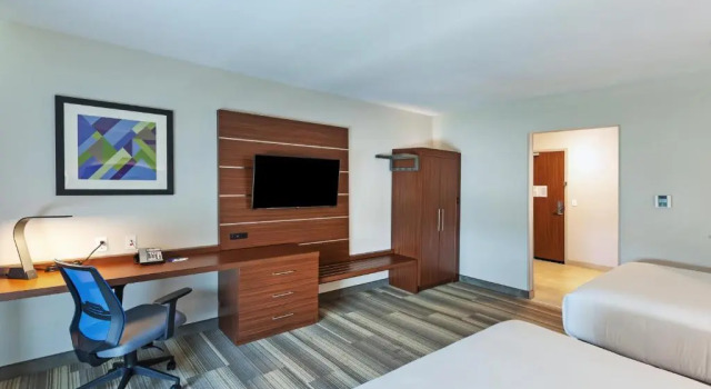 Четырёхместный номер Standard Holiday Inn Express & Suites Tulsa South - Woodland Hills by IHG