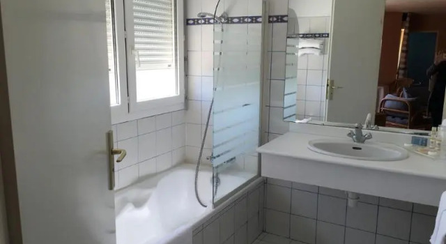 Трёхместный номер Standard с балконом и с видом на море Hotel Le Tilbury