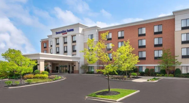 Кровать в общем номере SpringHill Suites by Marriott Cleveland Solon
