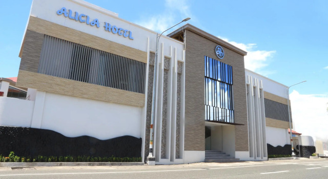 Alicia Hotel & Restaurant, Book Hotel Hotels in Legazpi with a Pool, Swimming Pool