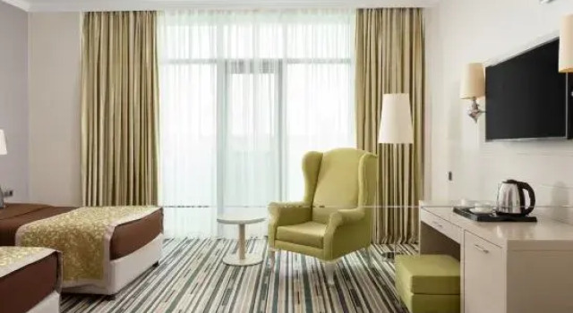 Полулюкс Phuket Jula Place