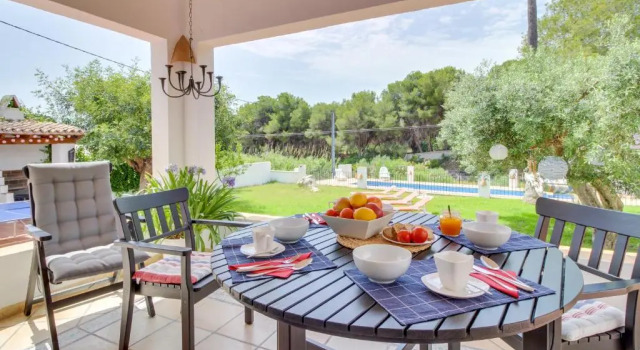 Вилла Villa la Siesta by HMR Holidays
