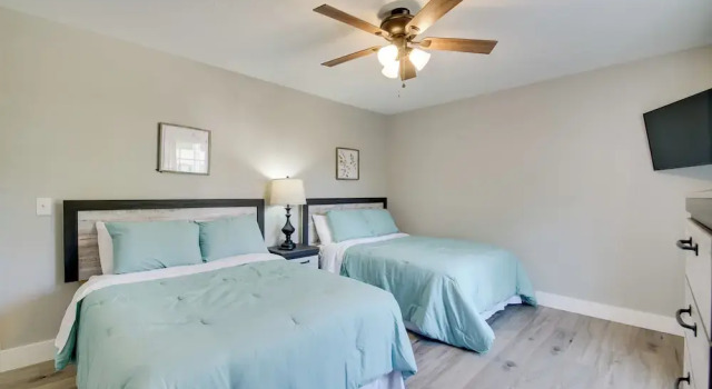 Cheerful Townhouse - Walk to Table Rock Lake!, Забронировать Отель Отели Table Rock Lake 3 звезды, 3*