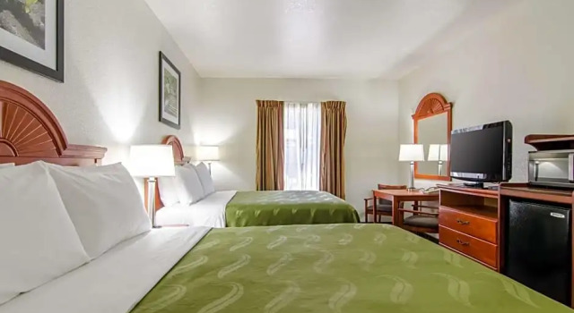 Четырёхместный люкс Quality Inn Junction City near Fort Riley