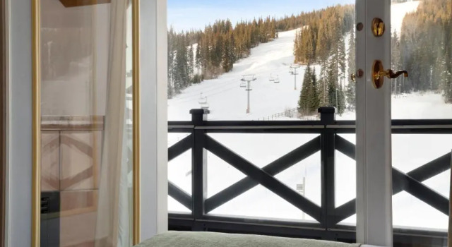 Четырёхместный номер Standard с видом на горы Sundance Lodge