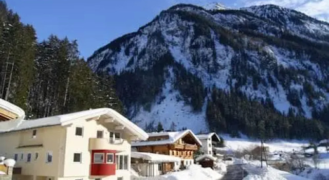 Haus Emilie, Prenota Hotel Hotel a Tirolo con parcheggio, Parcheggio