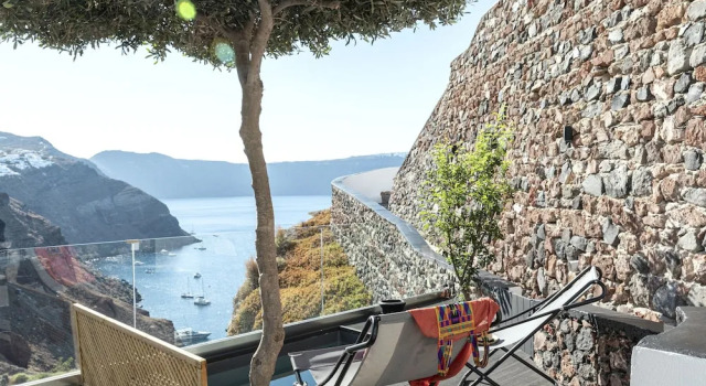 Двухместный номер Superior с балконом и с видом на горы Pearl of Caldera Oia - Boutique Hotel by Pearl Hotel Collection