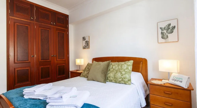 W 02 - Bedroom 2 in Topside Luz Guesthouse, Забронировать Апартаменты/квартира Апартаменты Алгарви, Апартаменты/квартира