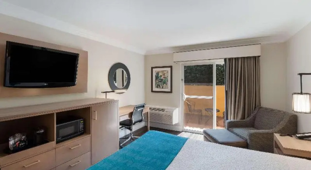 Двухместный номер Standard с балконом Best Western Woodland Hills