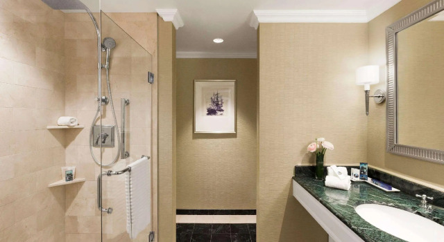 Двухместный номер Deluxe с видом на гавань Boston Harbor Hotel