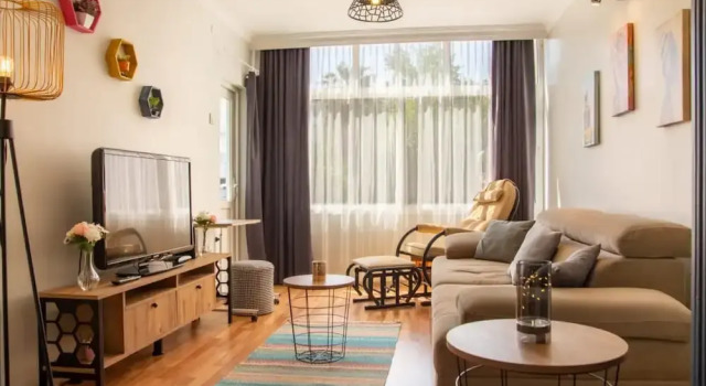 Central Flat With Balcony in Karsiyaka, Rezerwuj Hotel Karsiyaka Izmir