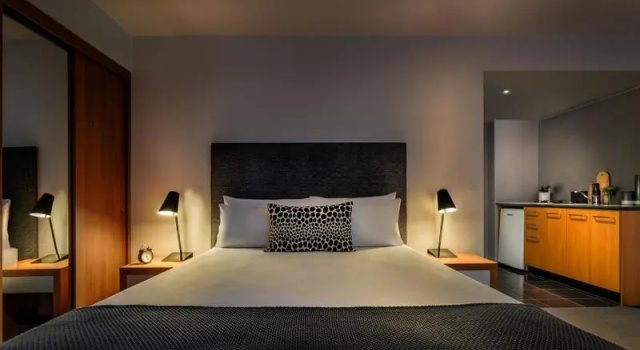 Студия Standard с балконом Punthill Apartment Hotel - Little Bourke